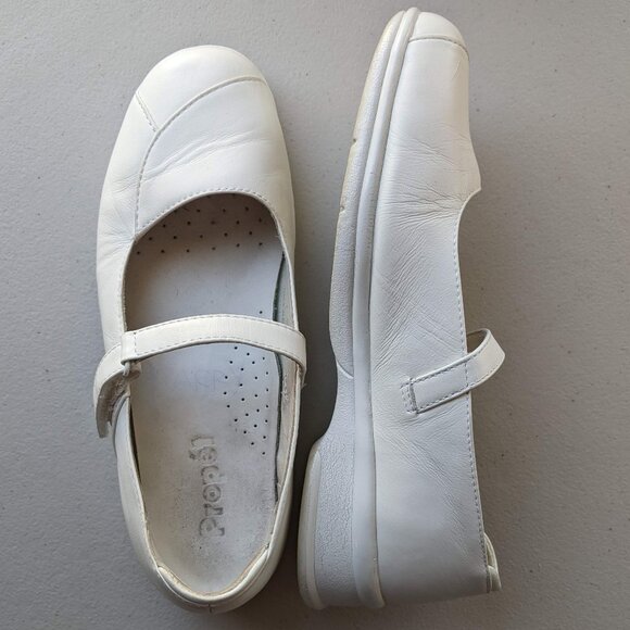 Propet ALL white, leather mary janes with removable insole, Velcro closure - Picture 2 of 8